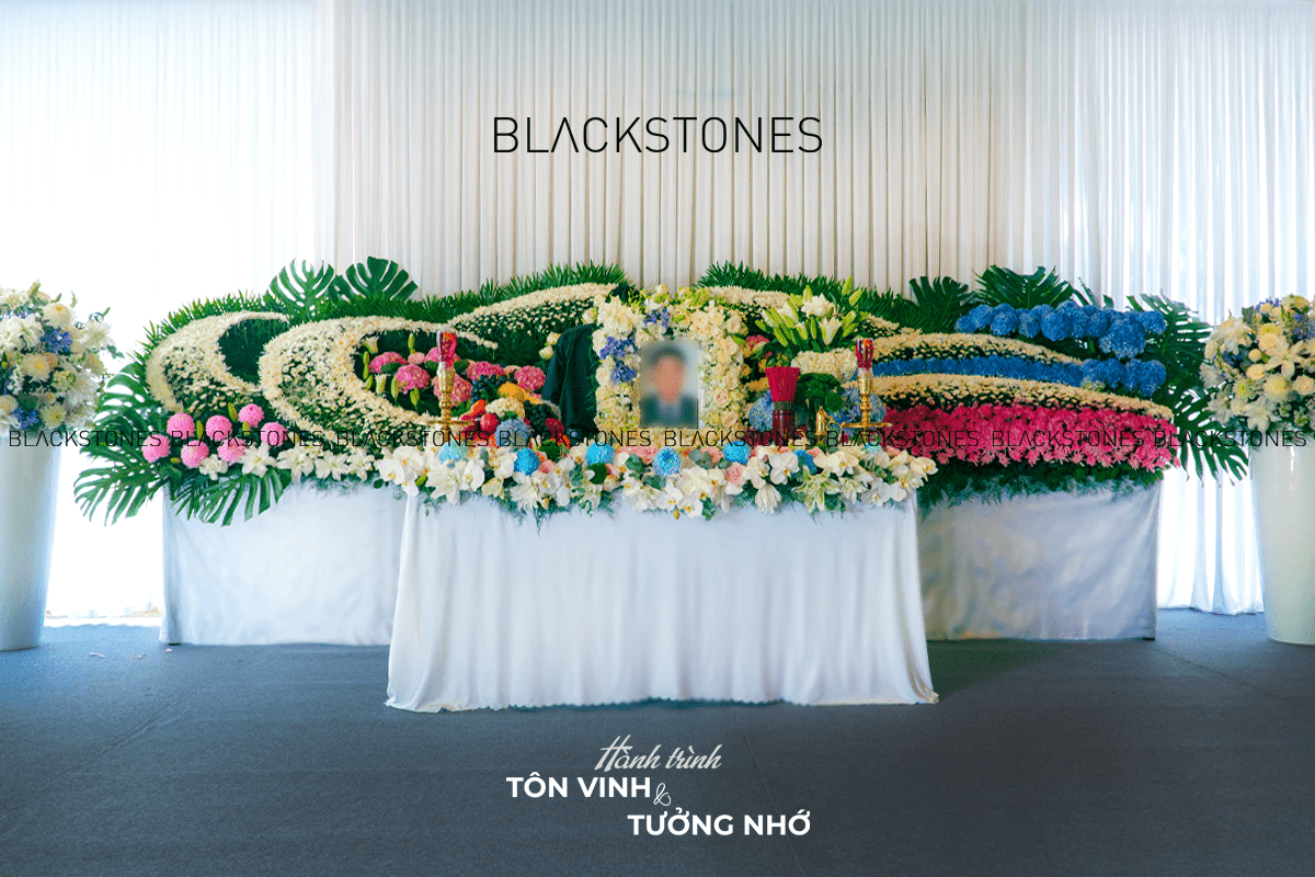Blackstones set up bài trí linh đường chỉn chu.
