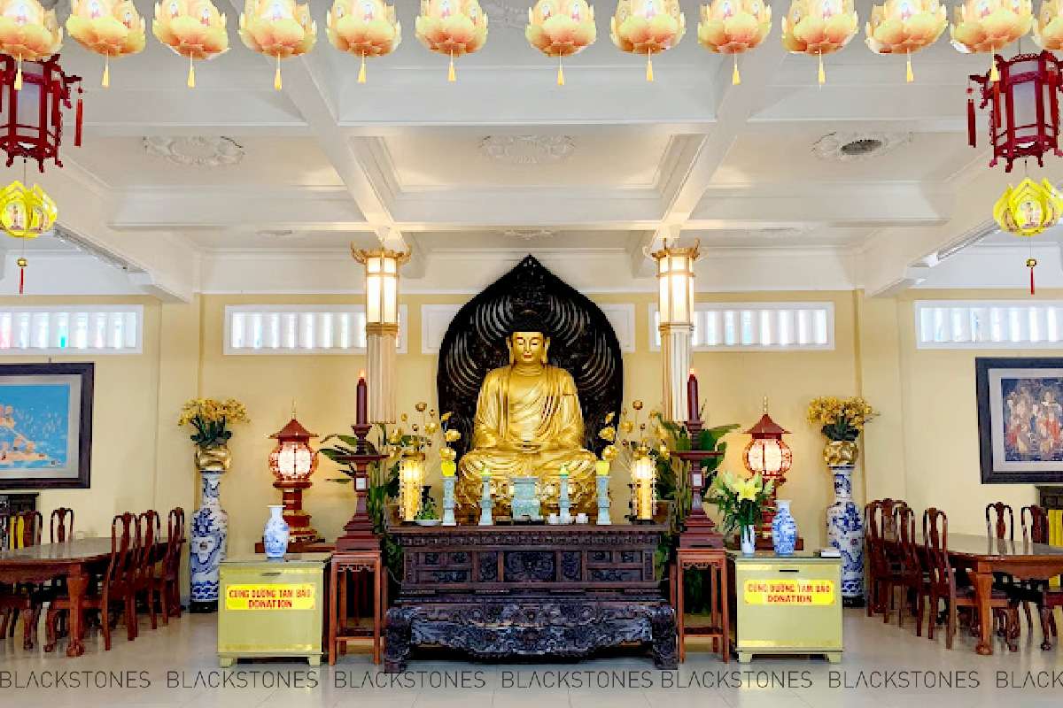 Không gian chùa Ấn Quang