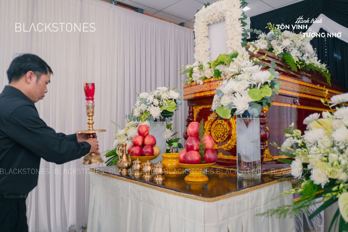 Trang trí hoa trong đám tang Phật giáo
