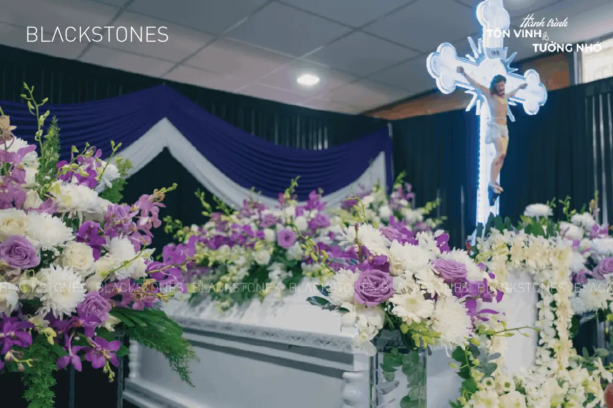 Dịch vụ tổ chức tang lễ Blackstones hỗ trợ gia đình tổ chức tang lễ, bày tỏ tôn kính với người đã khuất