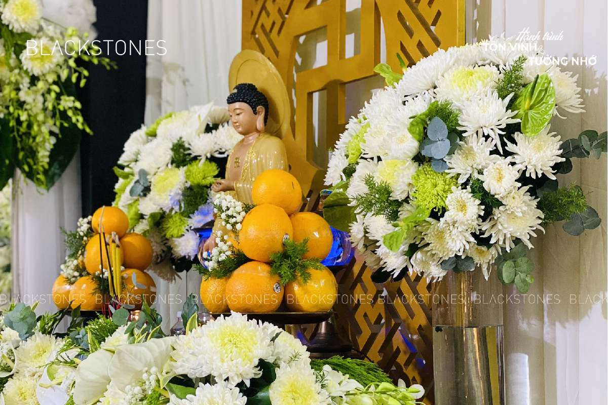 Hoa trang trí bàn thờ Phật bằng hoa cúc