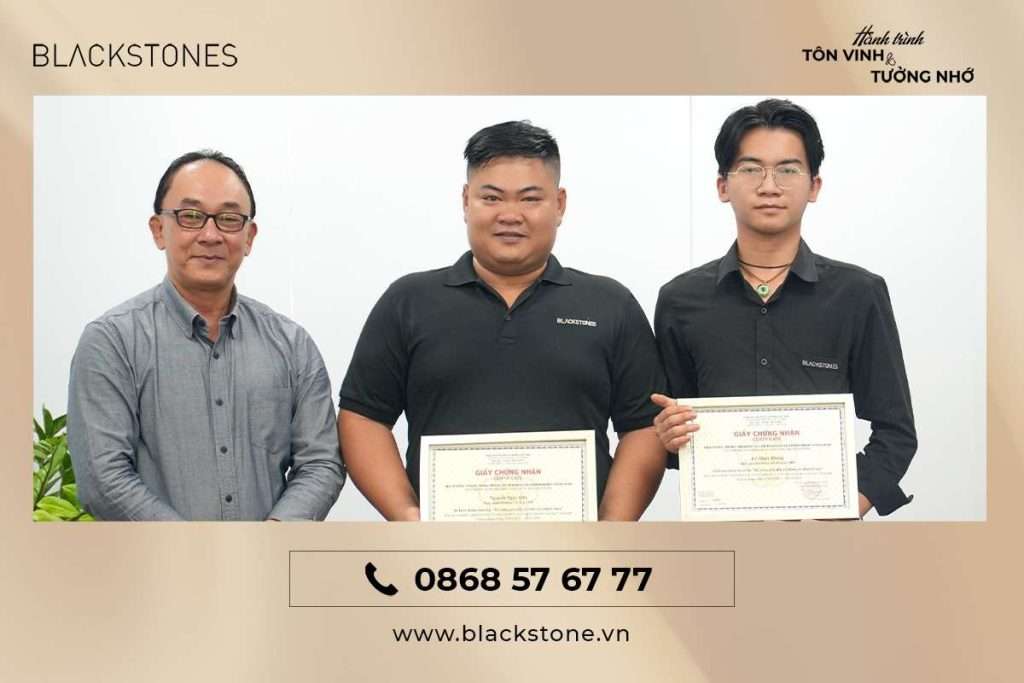 Saigontourist trao giấy chứng nhận cho chuyên viên dịch vụ tang lễ Blackstones đã hoàn thành khóa học