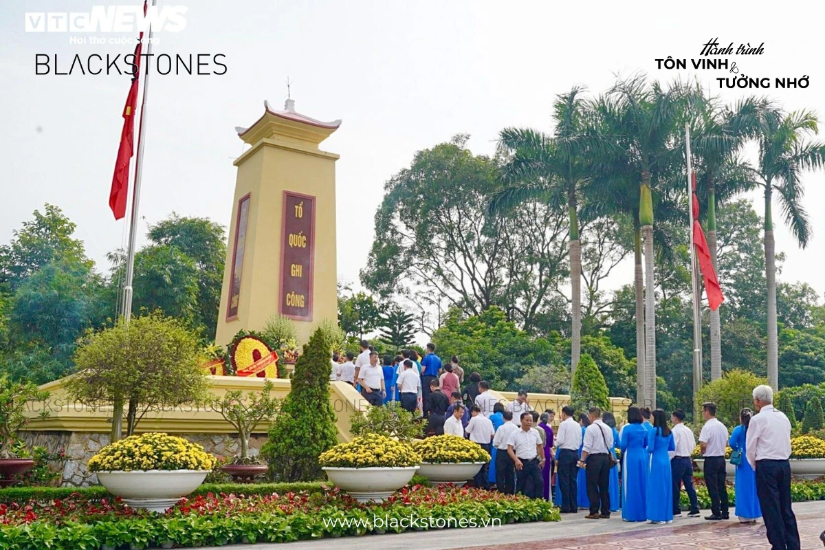 tượng đài nghĩa trang mai dịch