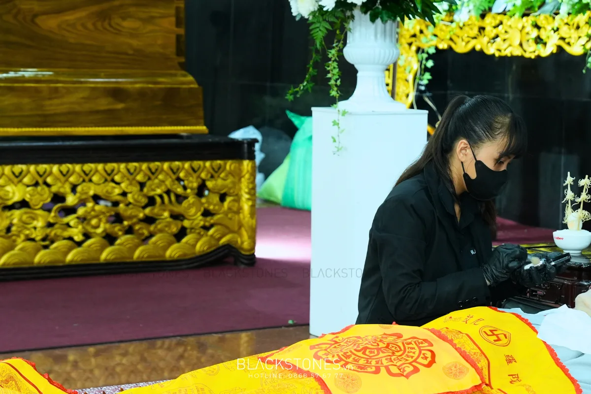 Nhân viên trang điểm Tang lễ cán bộ cao cấp Vĩnh Lạc Phật giáo - nhà tang lễ bộ quốc phòng quốc gia phía nam 175