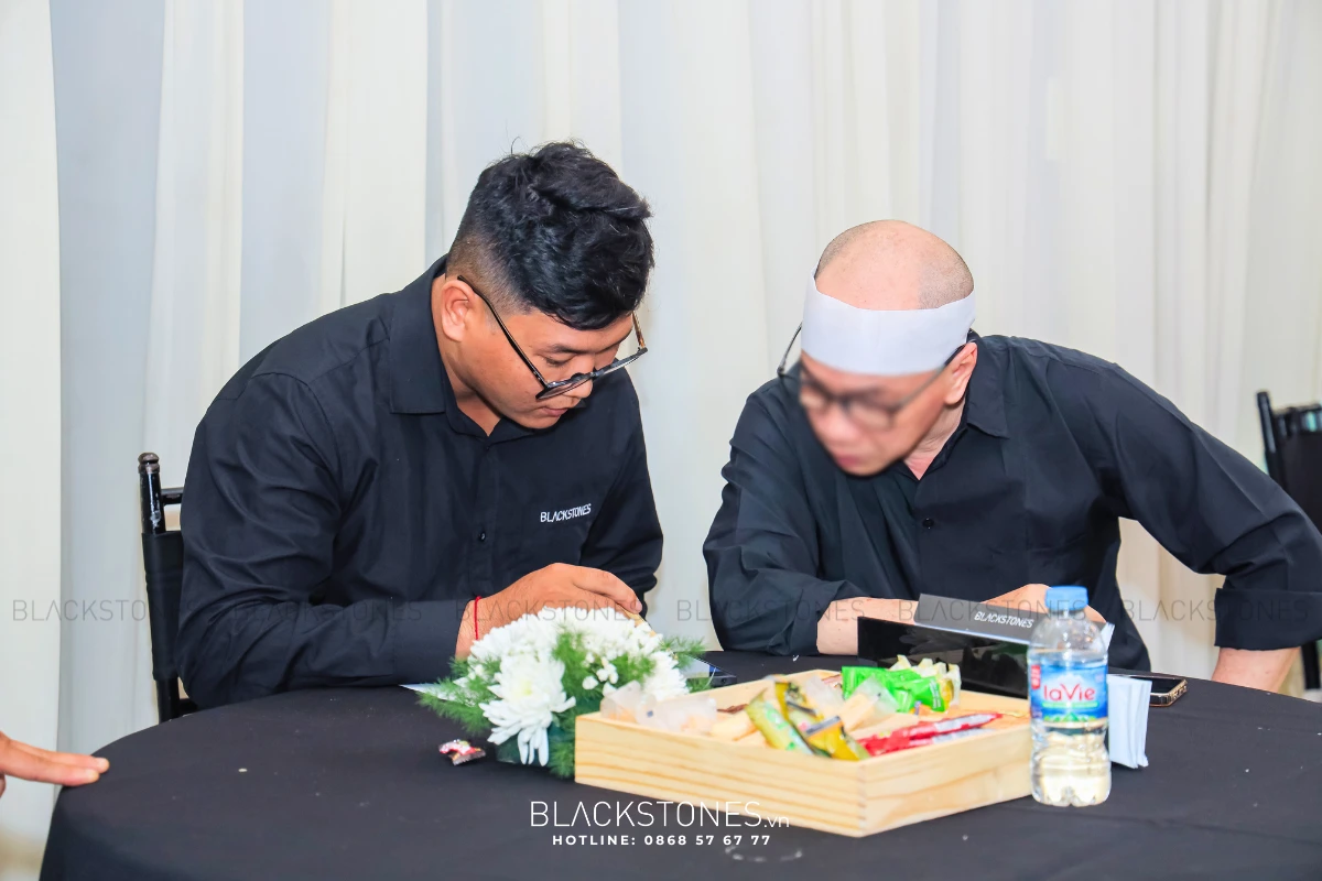 nhân viên Tang lễ Cao cấp Vĩnh Lạc Phật giáo - Nhà tang lễ Pháp Viện Minh Đăng Quang