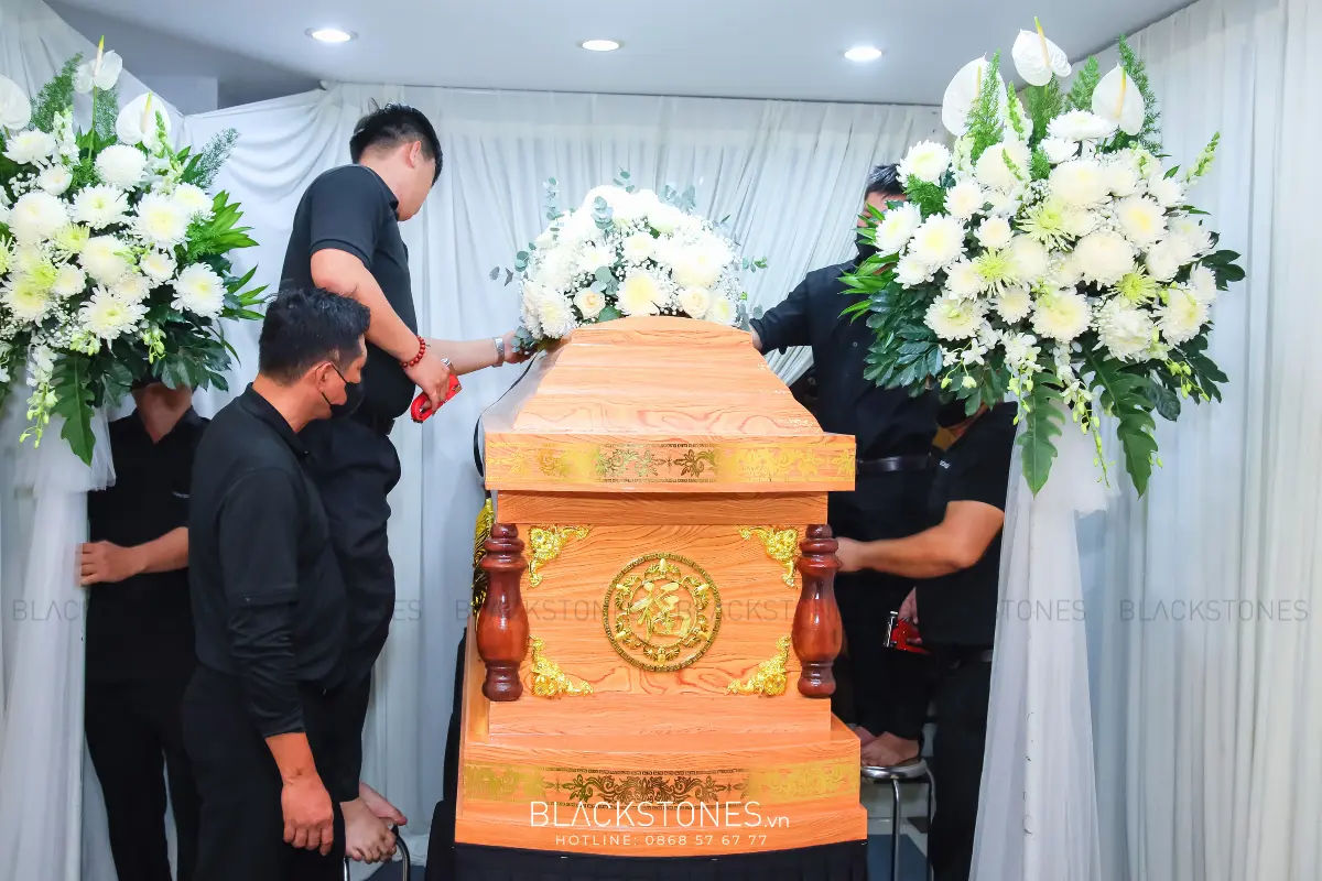 nhân viên Tang lễ Cao cấp Vĩnh Lạc Phật giáo - Quận 5 (1)